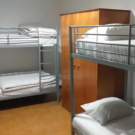 Hostel Come Penha De Franca Lisbon